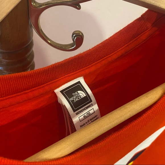 The North Face MENS XL Red tshirt with logo. - Picture 2 of 3